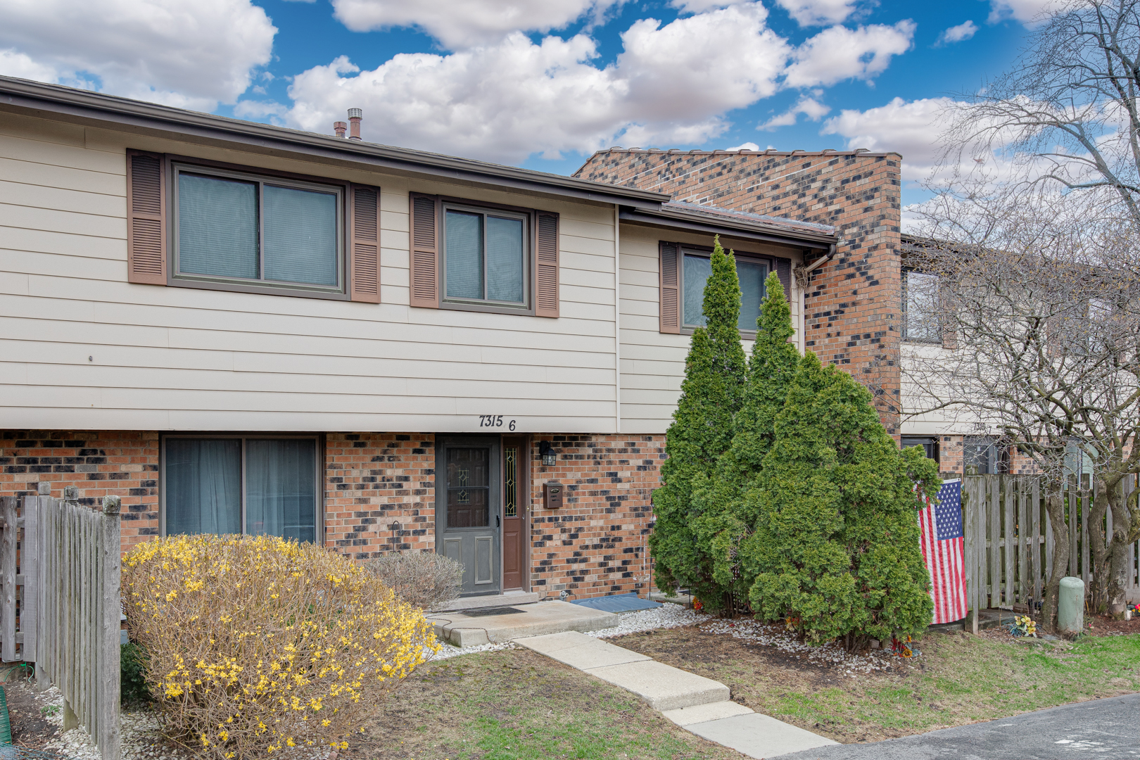 7315 Winthrop Way Unit: 6
