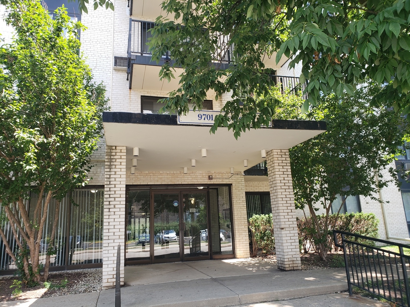 9701 N Dee Road Unit: 6H