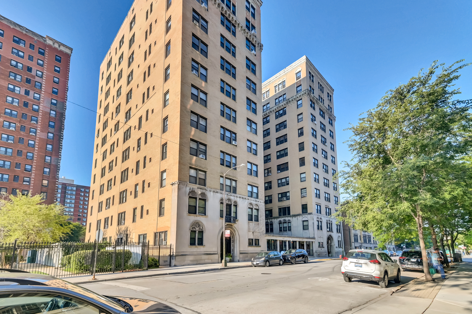1755 E 55th Street Unit: 301