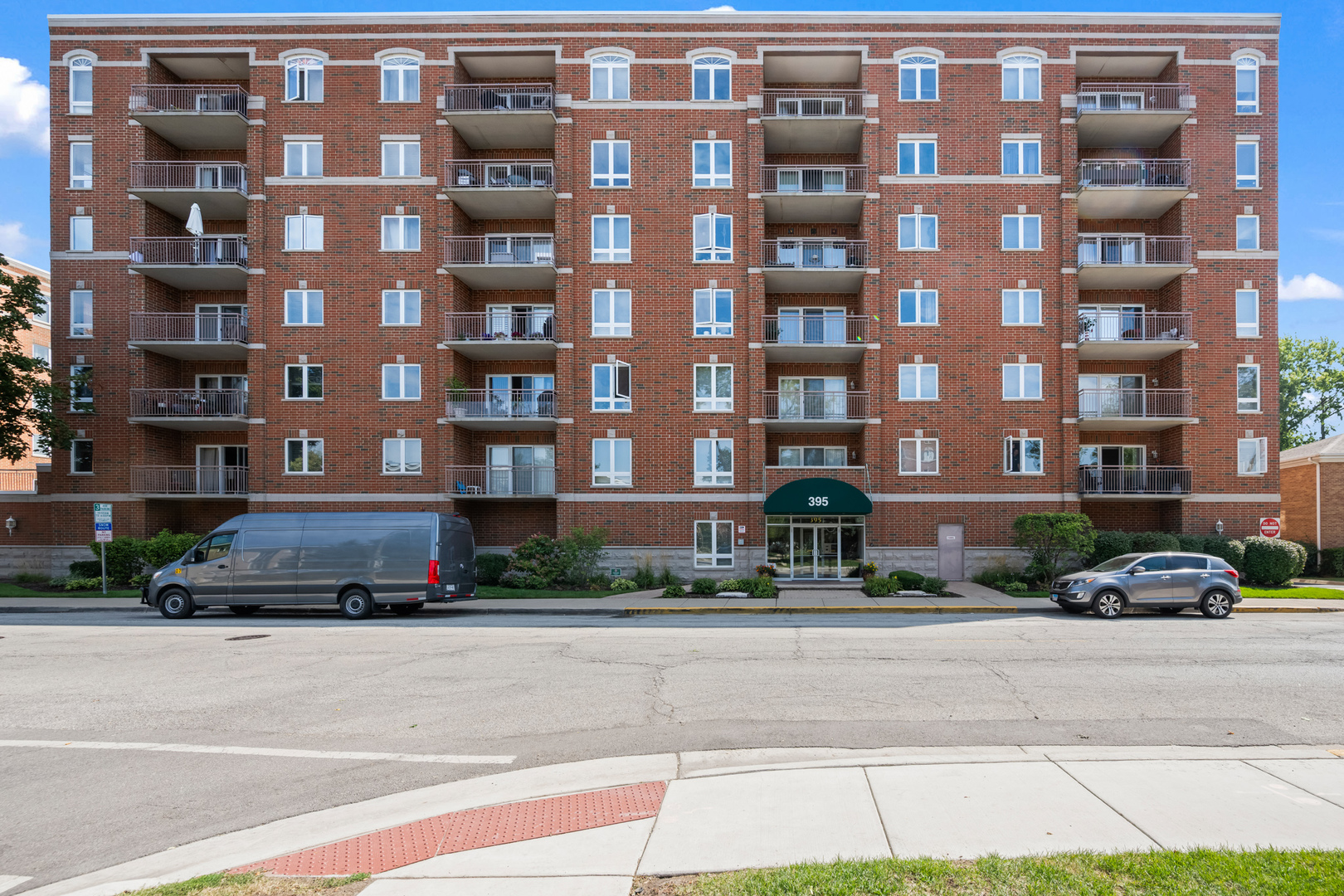 395 Graceland Avenue Unit: 207