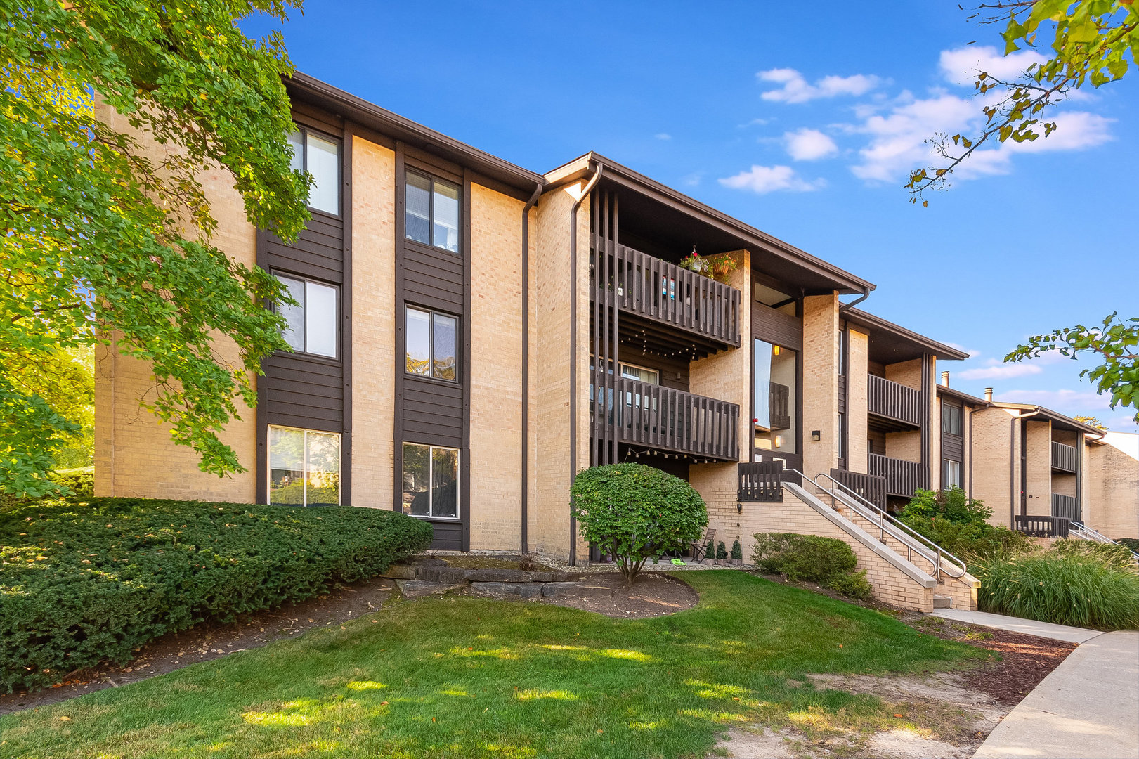 6165 Knoll Wood Court Unit: 302