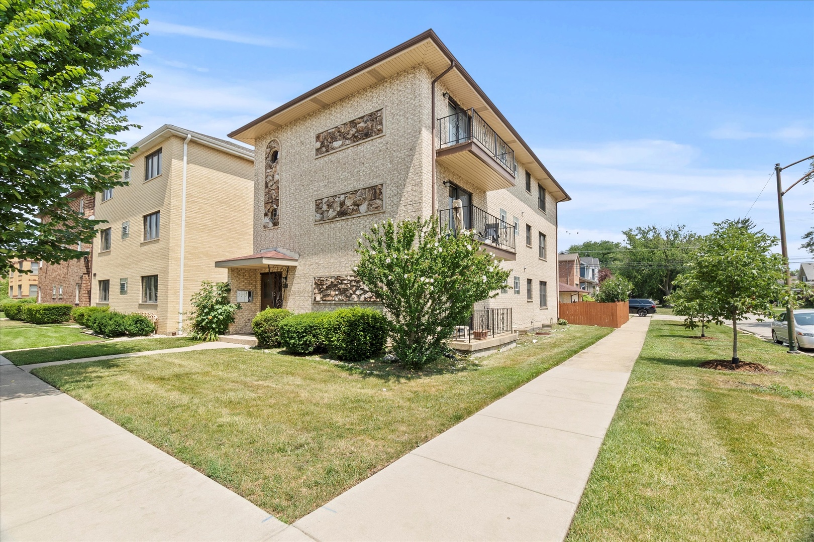 6617 N Northwest Highway Unit: 3