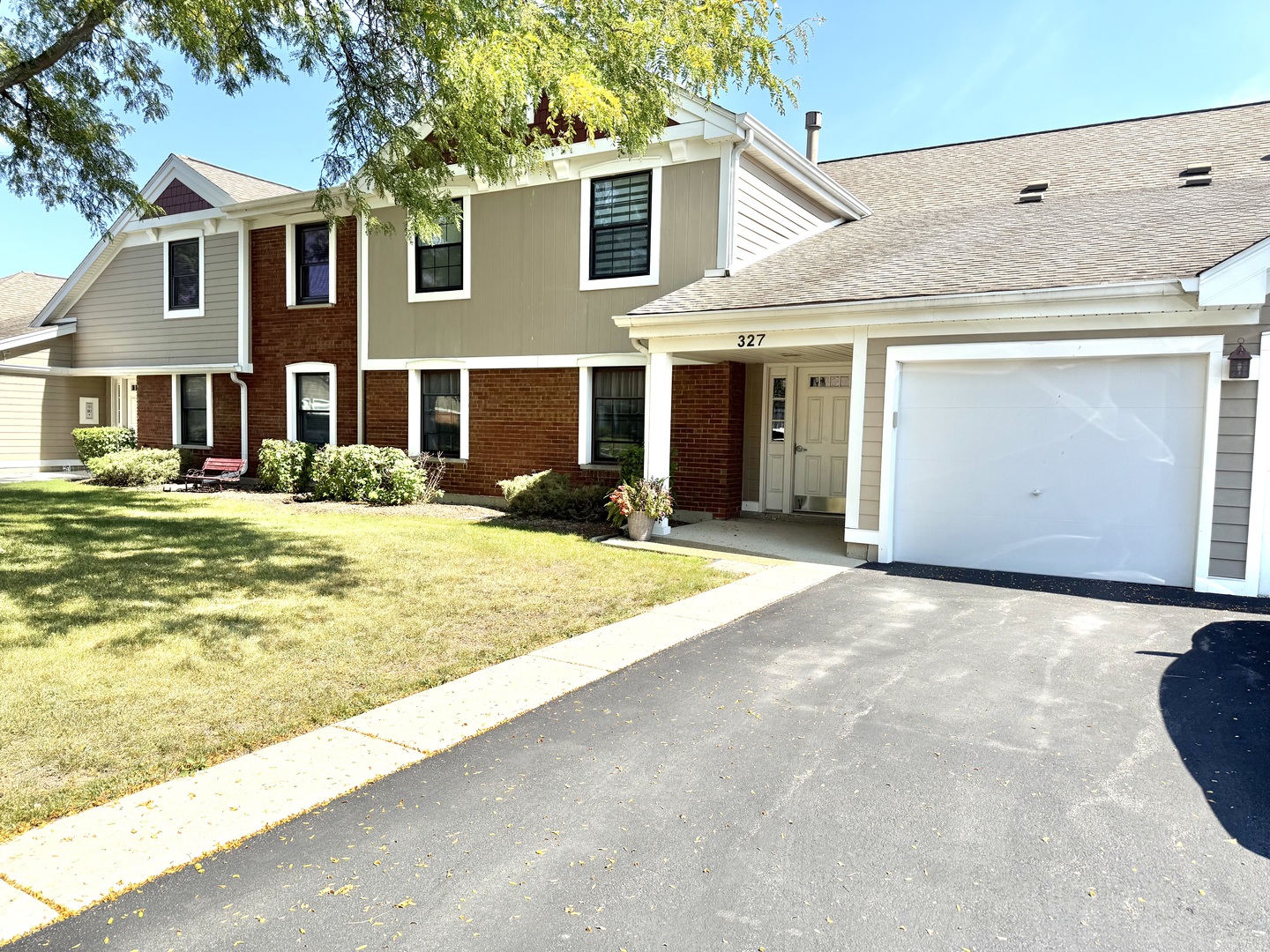 327 WILDBERRY Court Unit: D2