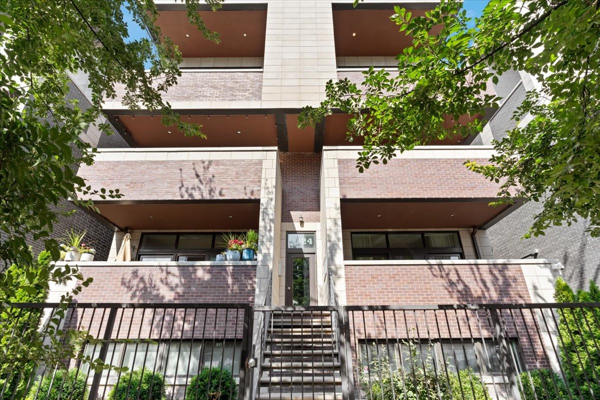 1224 W Ohio Street Unit: 3W
