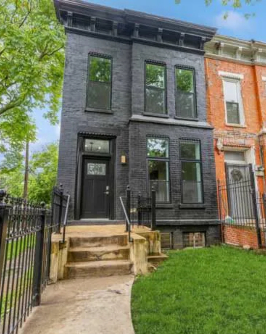 2452 W Lexington Street