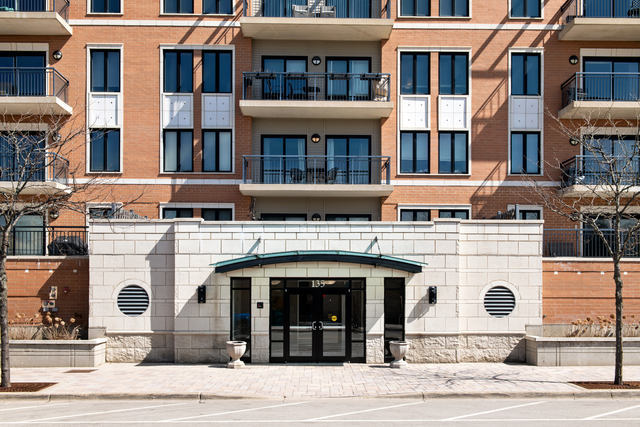 135 S YORK Street Unit: 314
