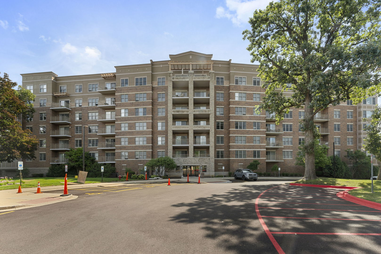 125 Lakeview Drive Unit: 406
