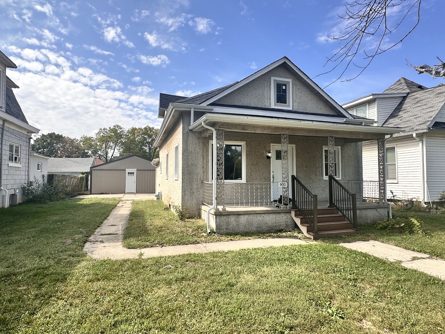910 N Bloomington Street