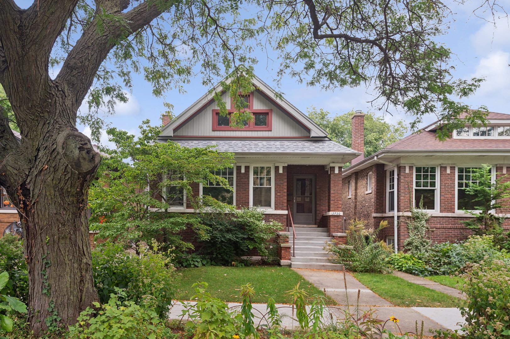 2720 W Gunnison Street