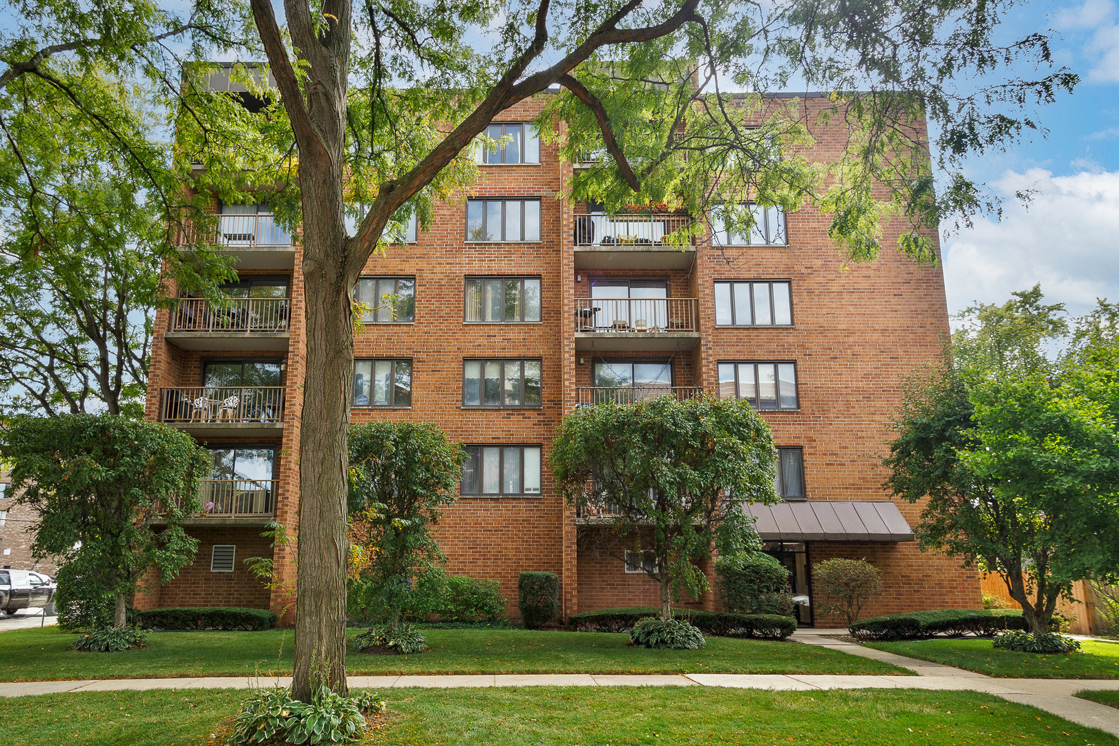 1389 Perry Street Unit: 303