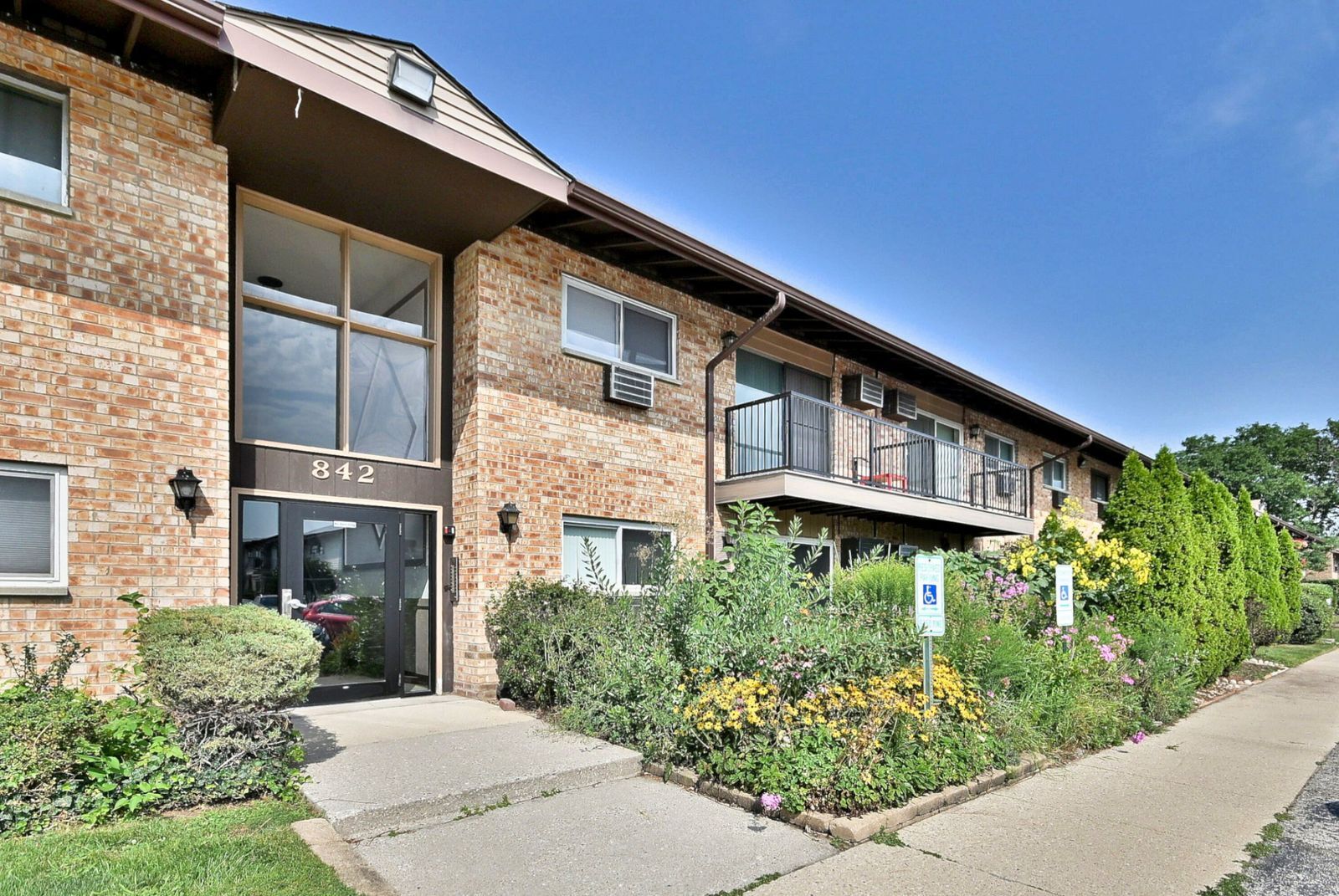 842 E Old Willow Road Unit: 107