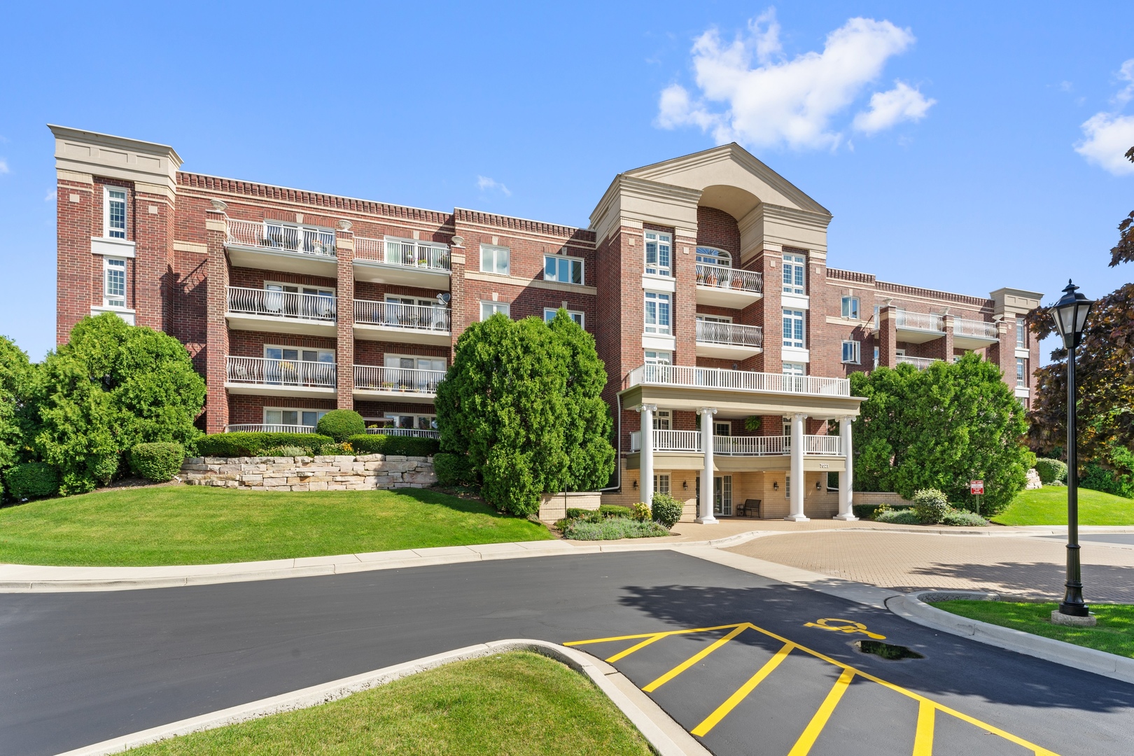 7021 W Touhy Avenue Unit: 405
