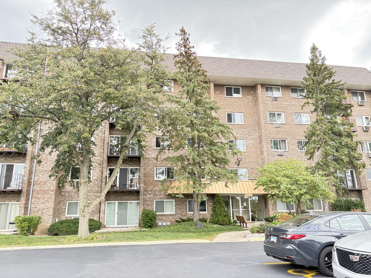 10353 dearlove Road Unit: 5A