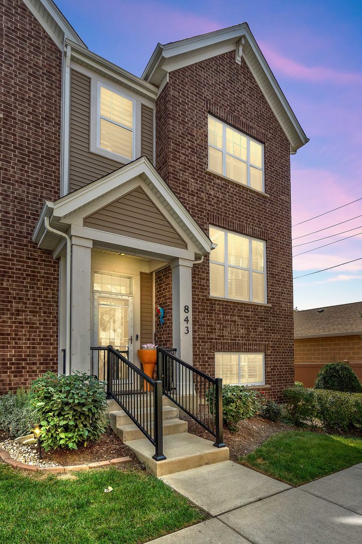 843 Lexington Circle E