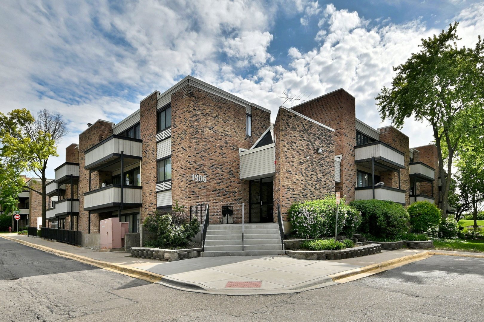 1806 Hemlock Place Unit: 105