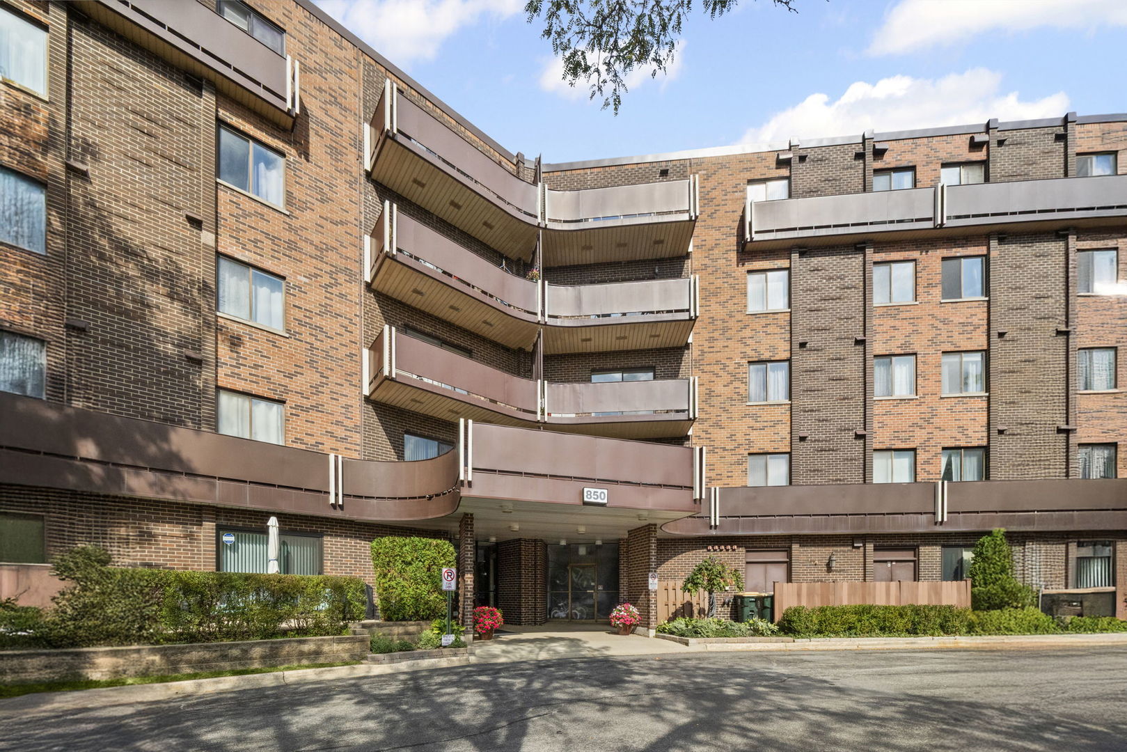 850 Wellington Avenue Unit: 311