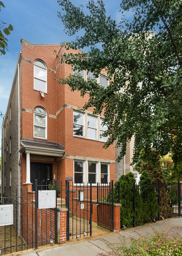 1329 N Mohawk Street Unit: 1