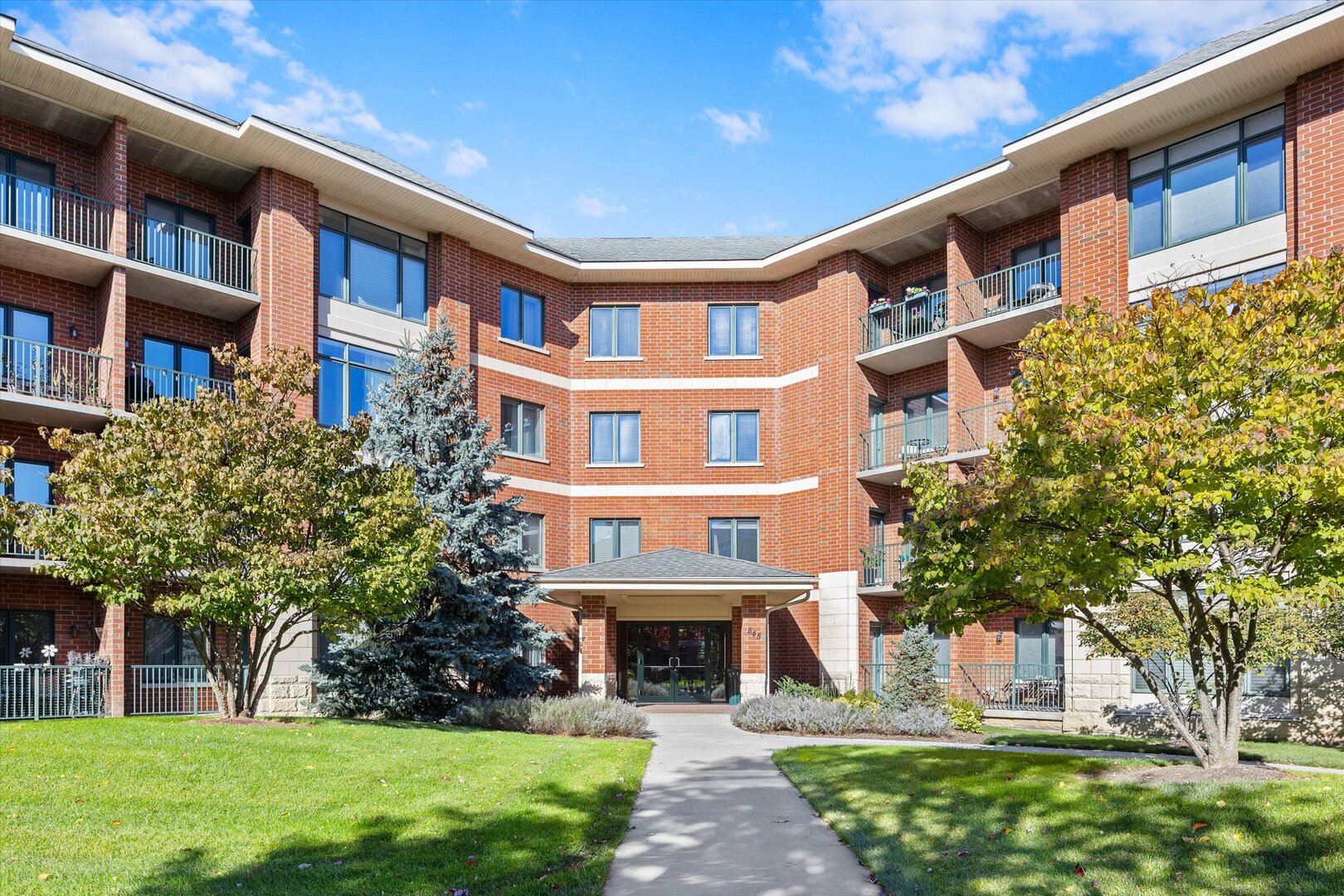 845 E 22nd Street Unit: b105