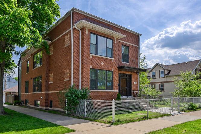 5801 W Ainslie Street Unit: 2R