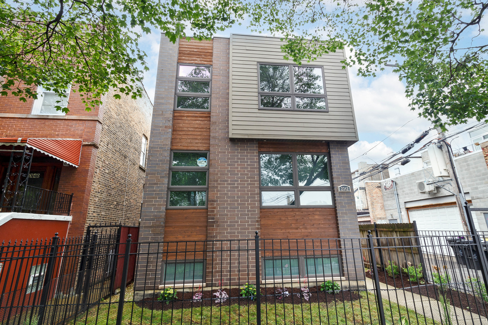 2342 N Hamlin Avenue