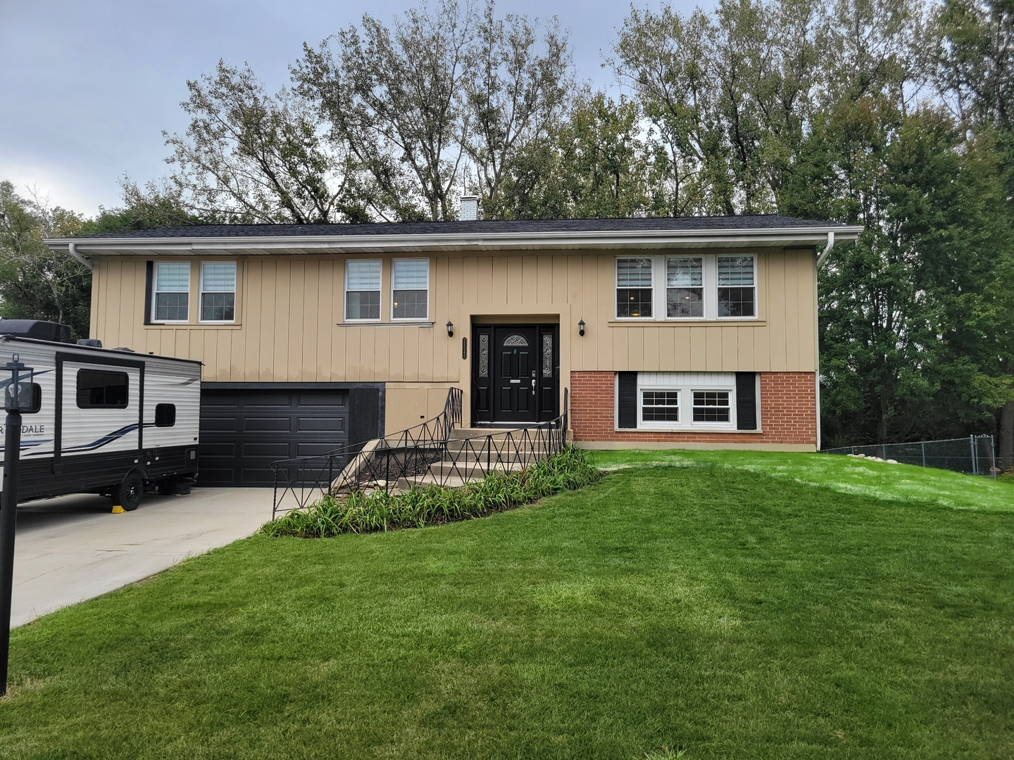 2S245 Mayfield Lane