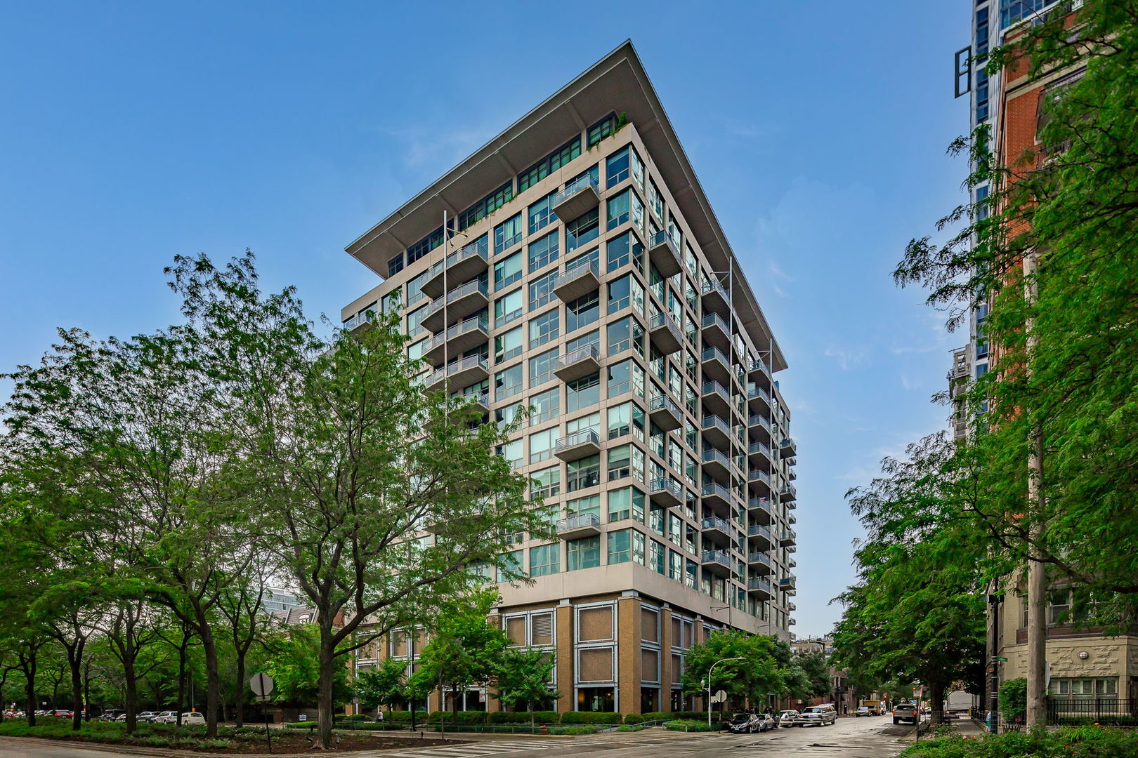 125 E 13th Street Unit: 808