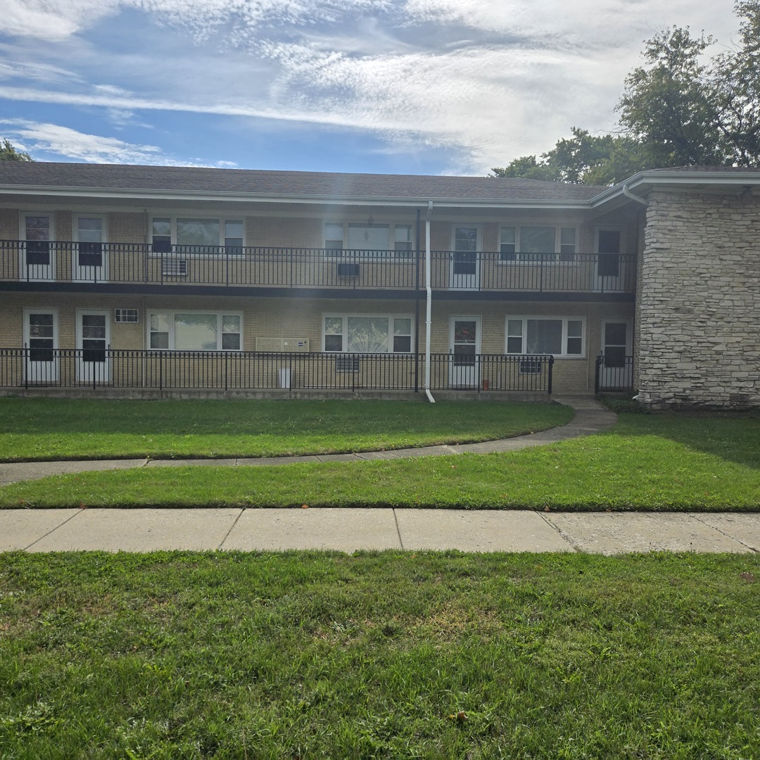 1817 W TOUHY Avenue Unit: 2E