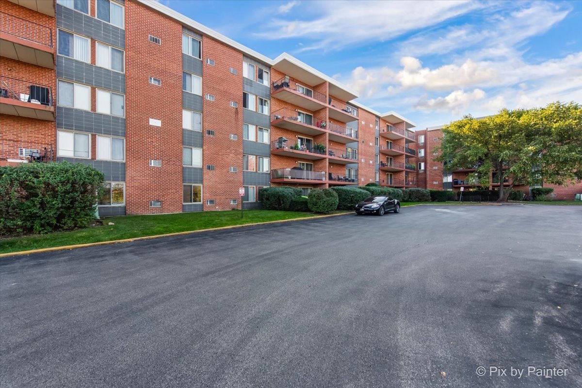 16 E Old Willow Road Unit: 417S