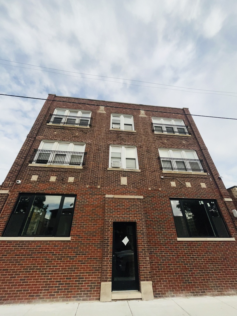 5852 W HIGGINS Avenue Unit: 3B