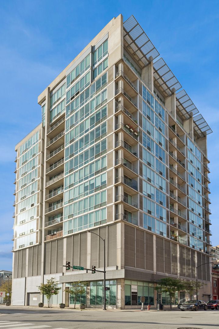 700 W Van Buren Street Unit: PH2