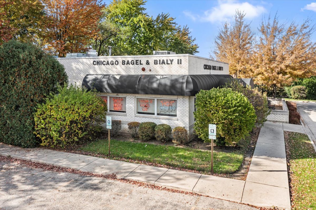 260 S Milwaukee Avenue