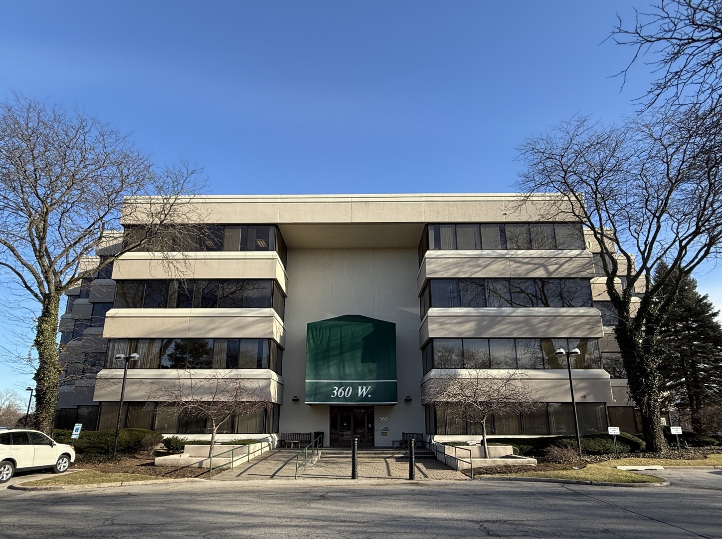 360 Butterfield Road Unit: 315