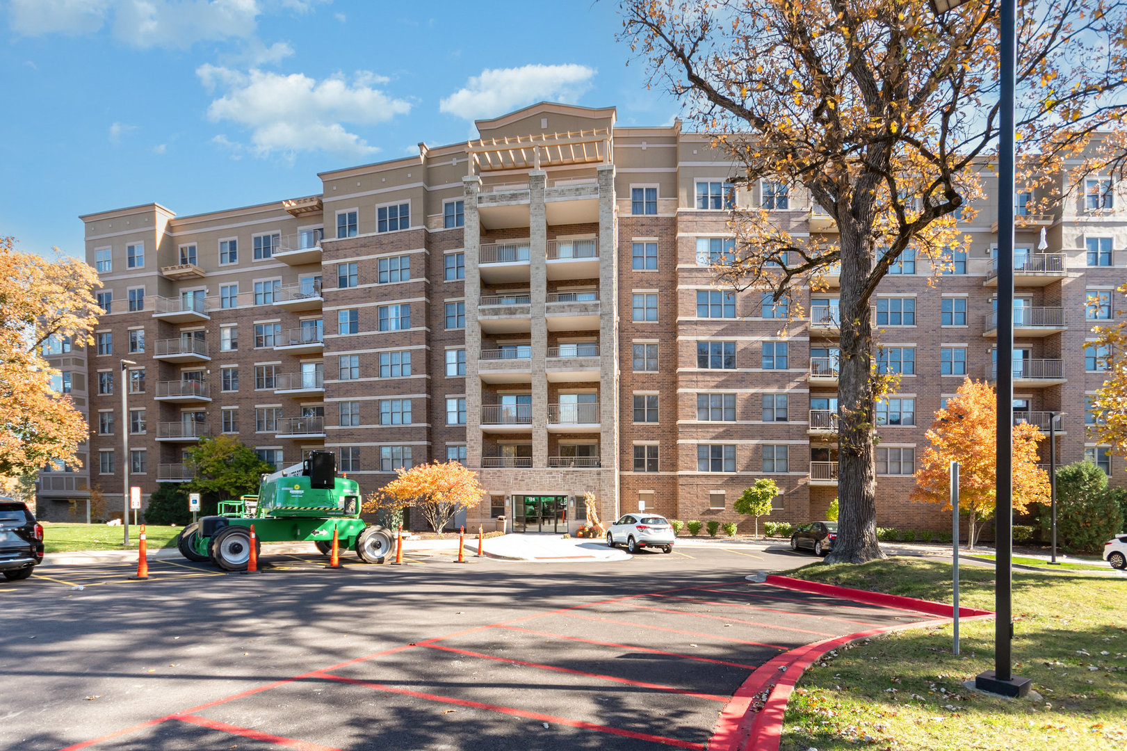 125 Lakeview Drive Unit: 609