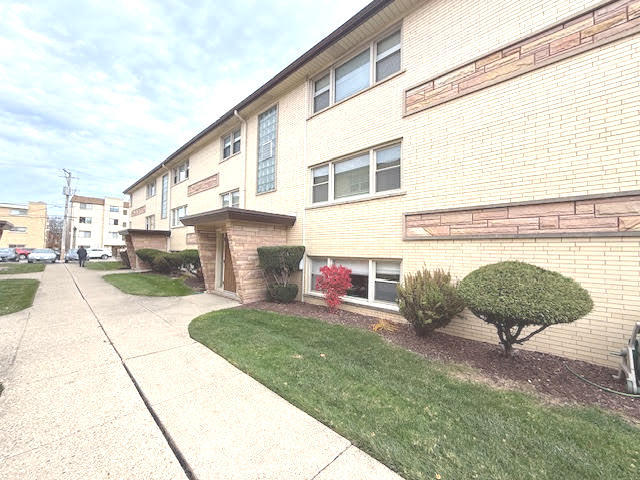 6847 N Olmsted Avenue Unit: 4