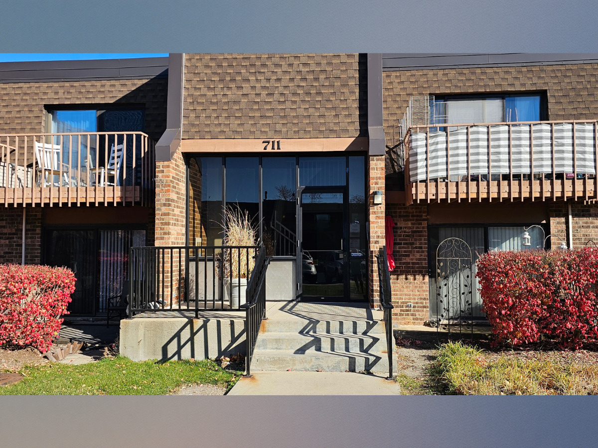 711 Tipperary Court Unit: 1B