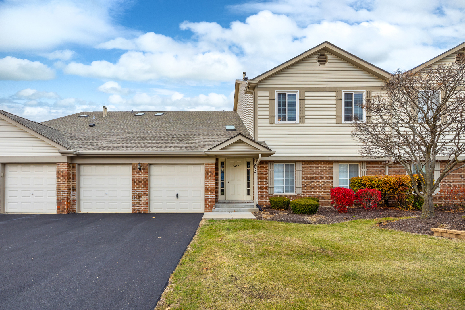 1662 COMMODORE Court Unit: 4