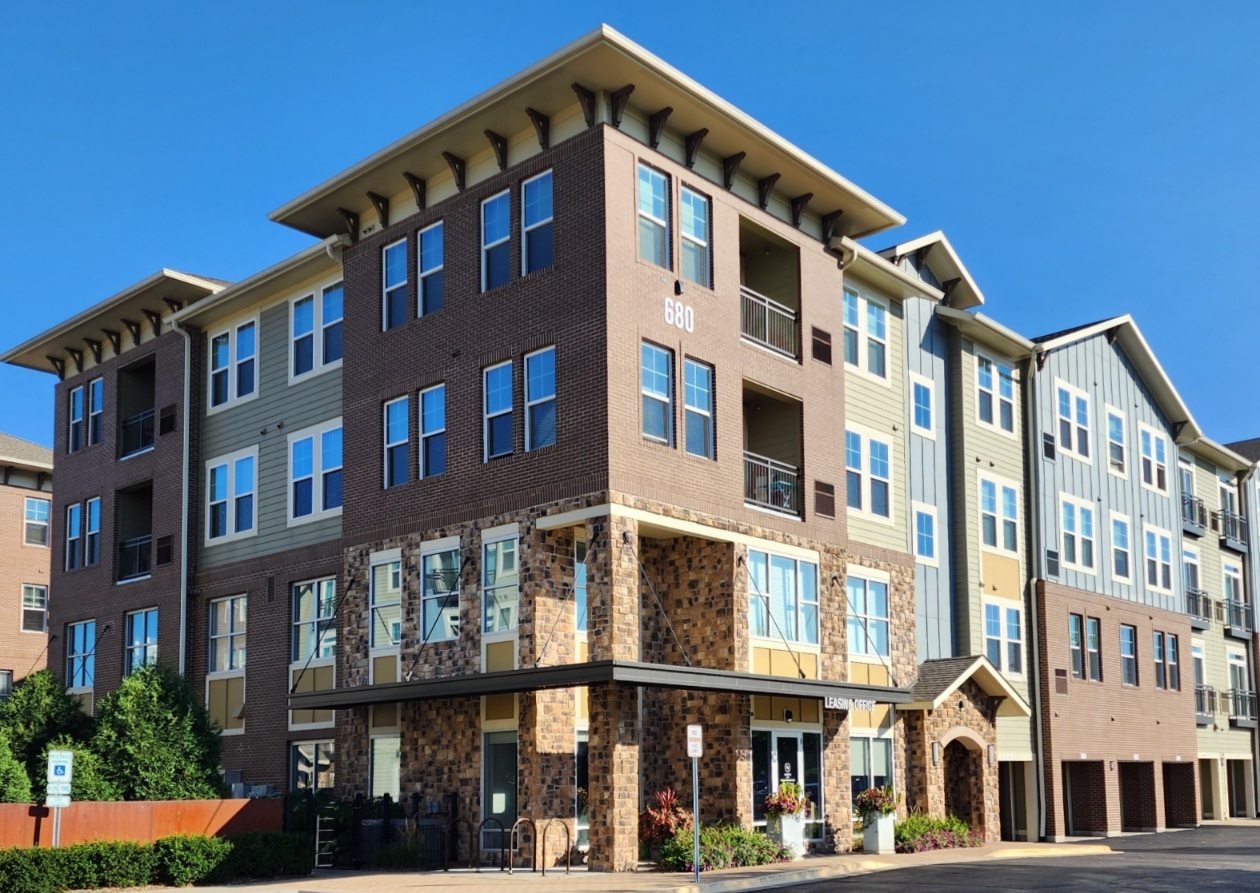 680 E Algonquin Road Unit: 1301