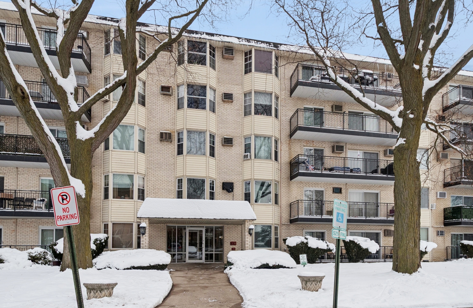 5506 N Lincoln Avenue Unit: 415