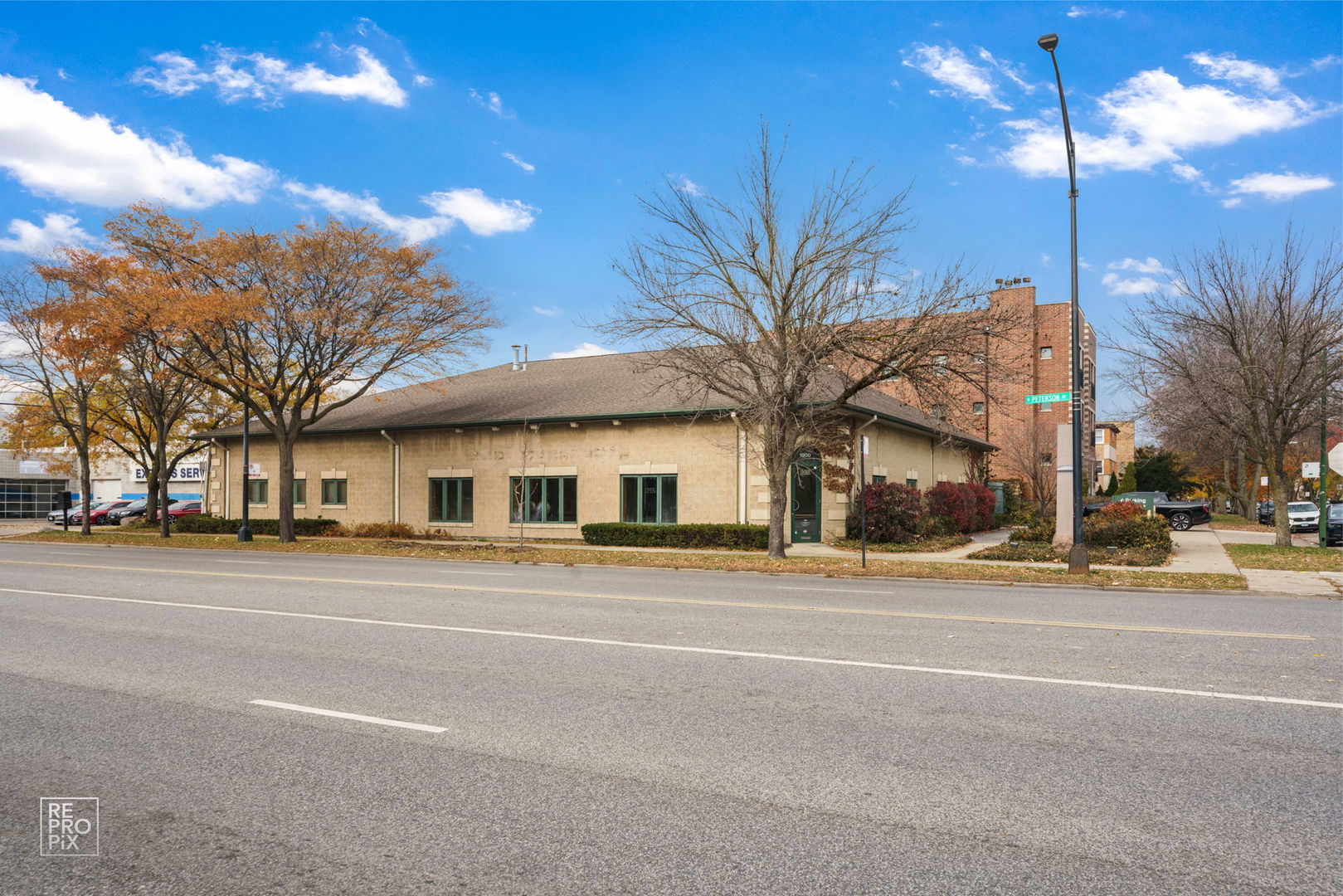 1900 W Peterson Avenue