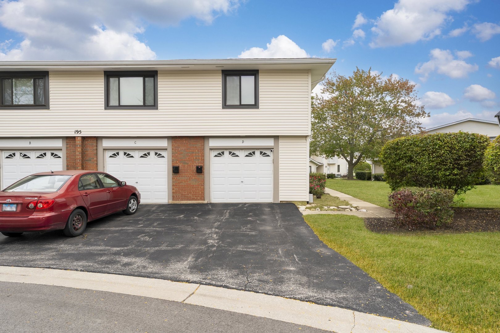 195 Duxbury Court Unit: D