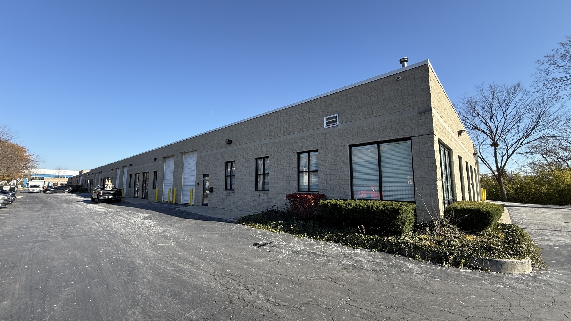 831 Oakton Street Unit: 831-837