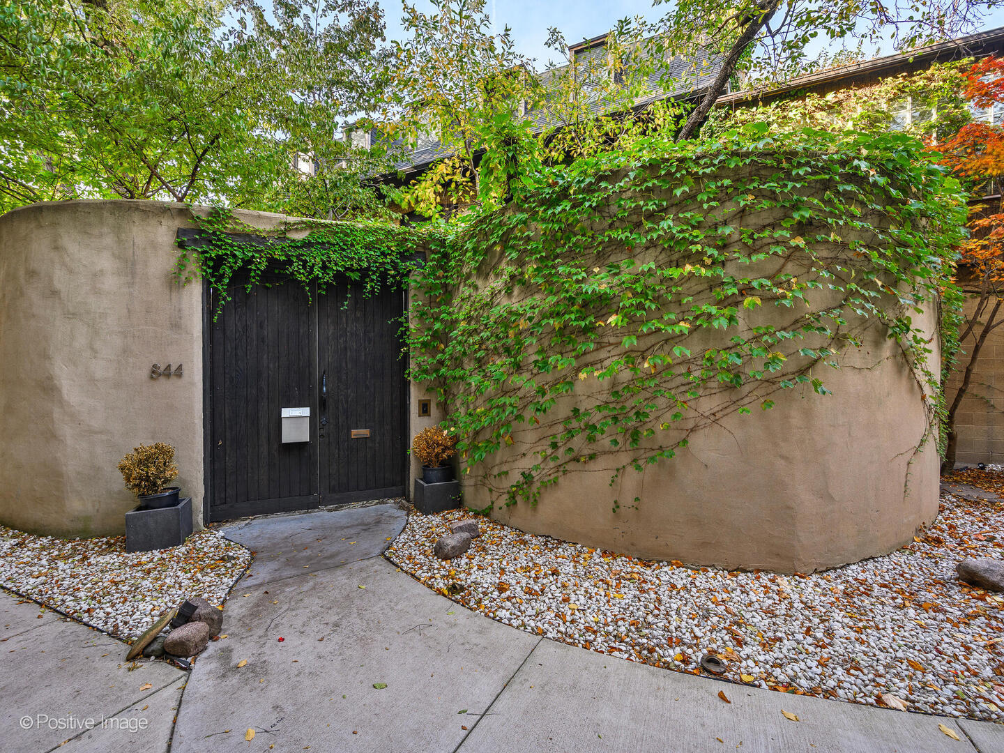 844 W ALTGELD Street