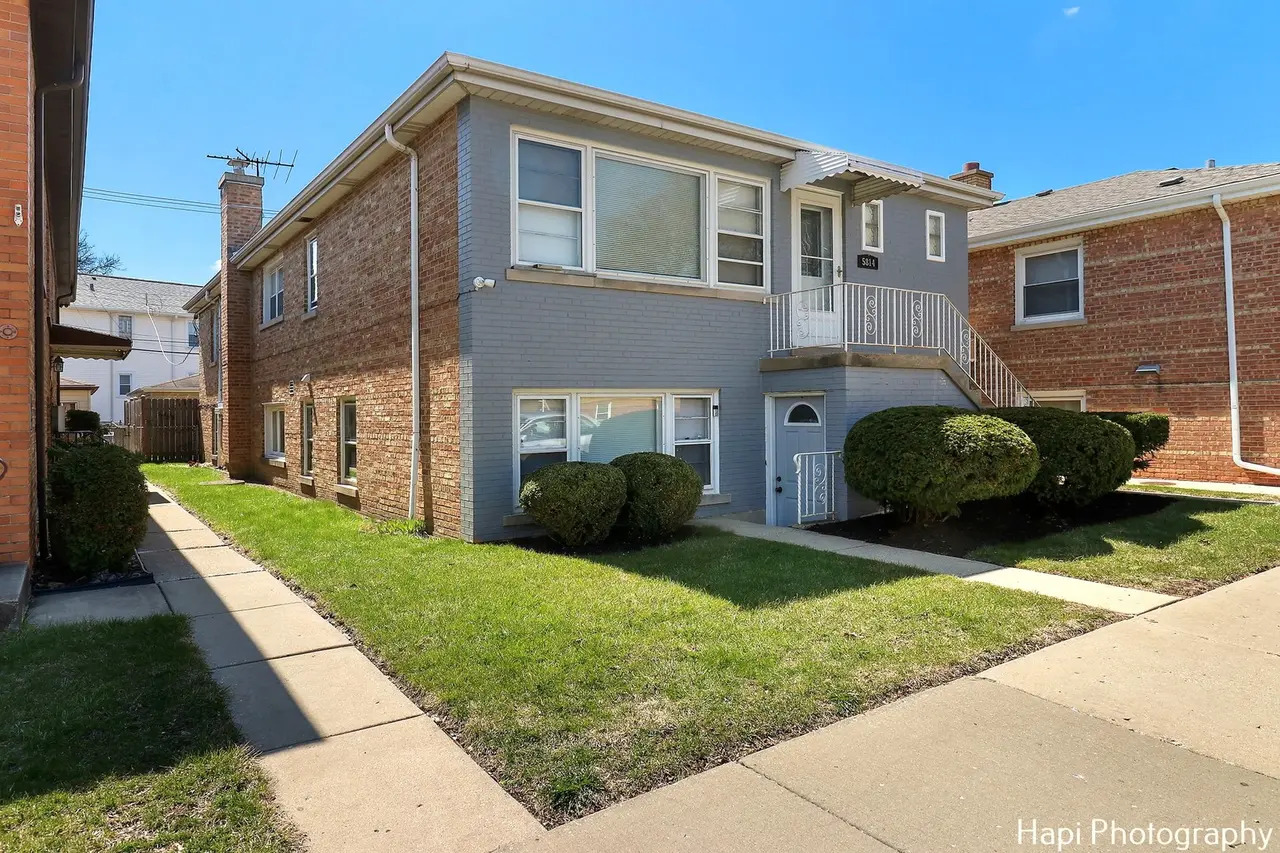 5814 N Elston Avenue Unit: 1F