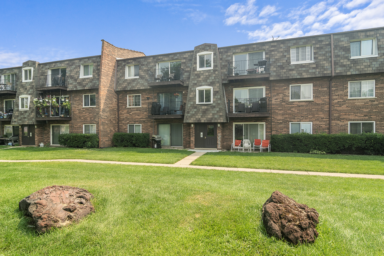 9390 Bay Colony Drive Unit: 3N