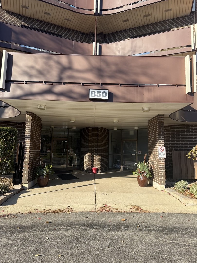850 Wellington Avenue Unit: 415