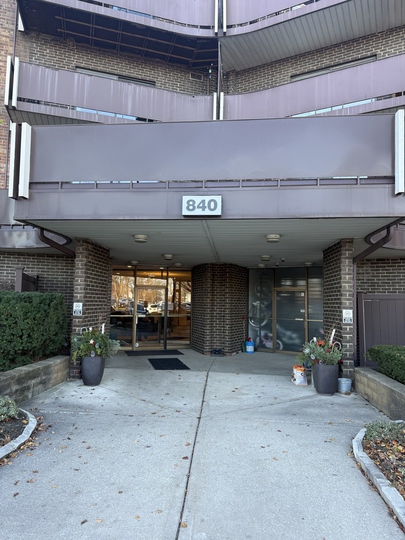 840 Wellington Avenue Unit: 115