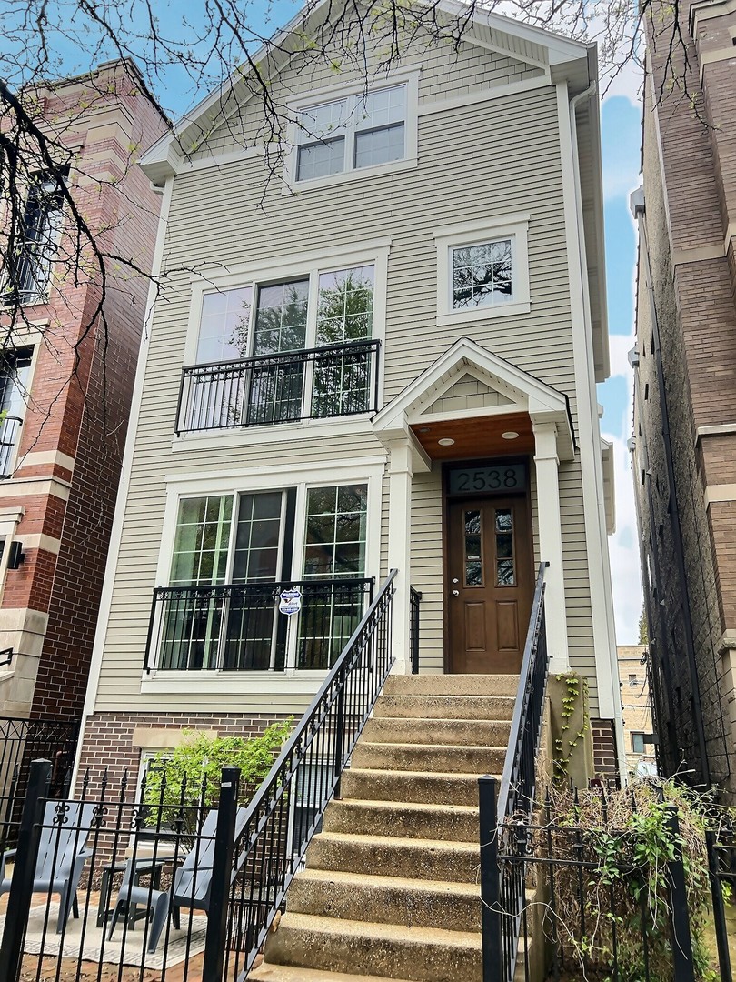 2538 N Southport Avenue Unit: 1R