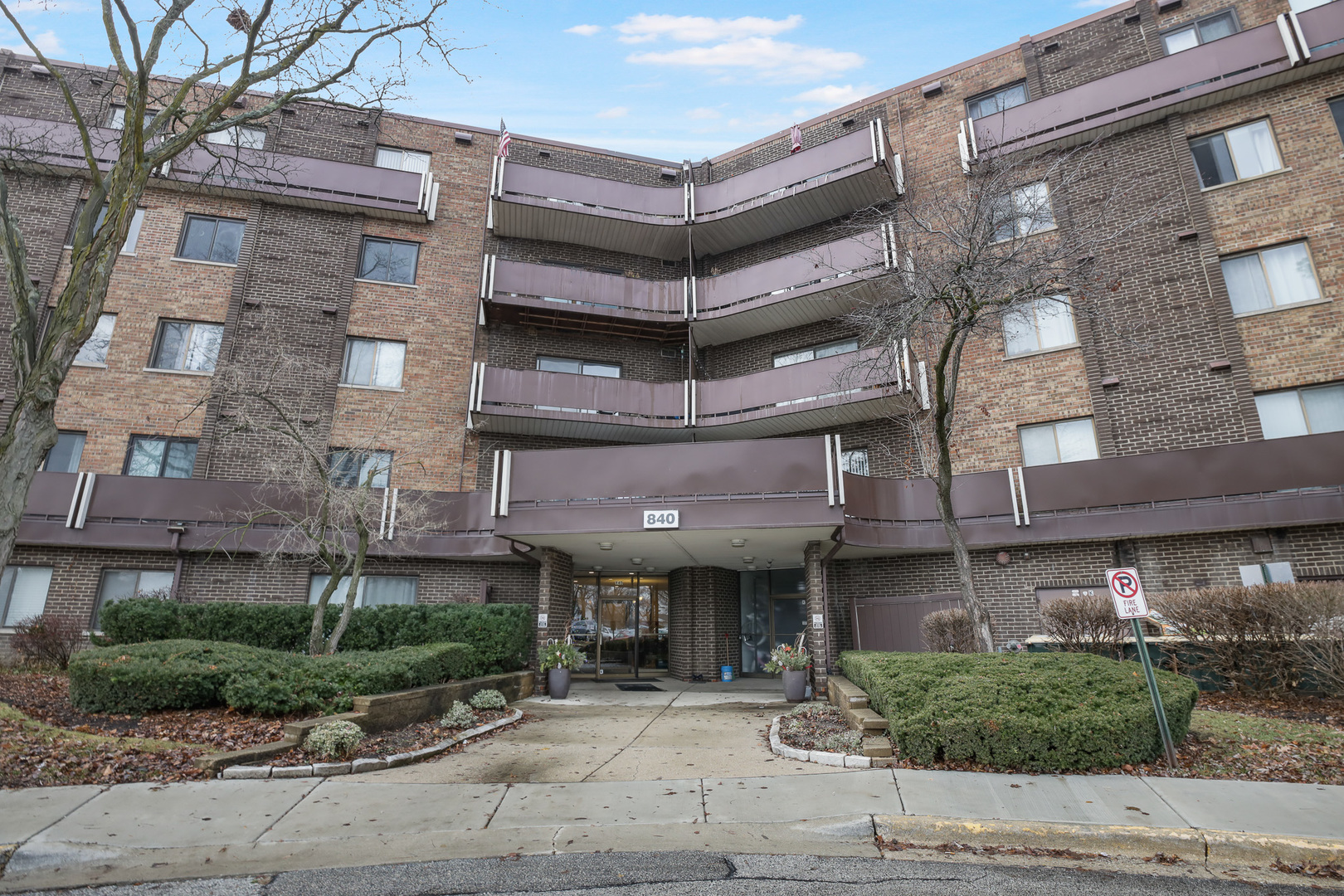 840 WELLINGTON Avenue Unit: 306