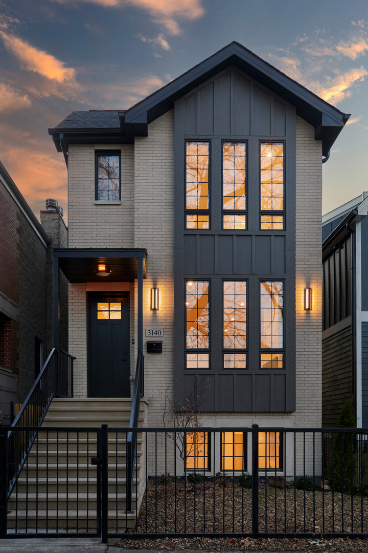 3140 N Leavitt Street