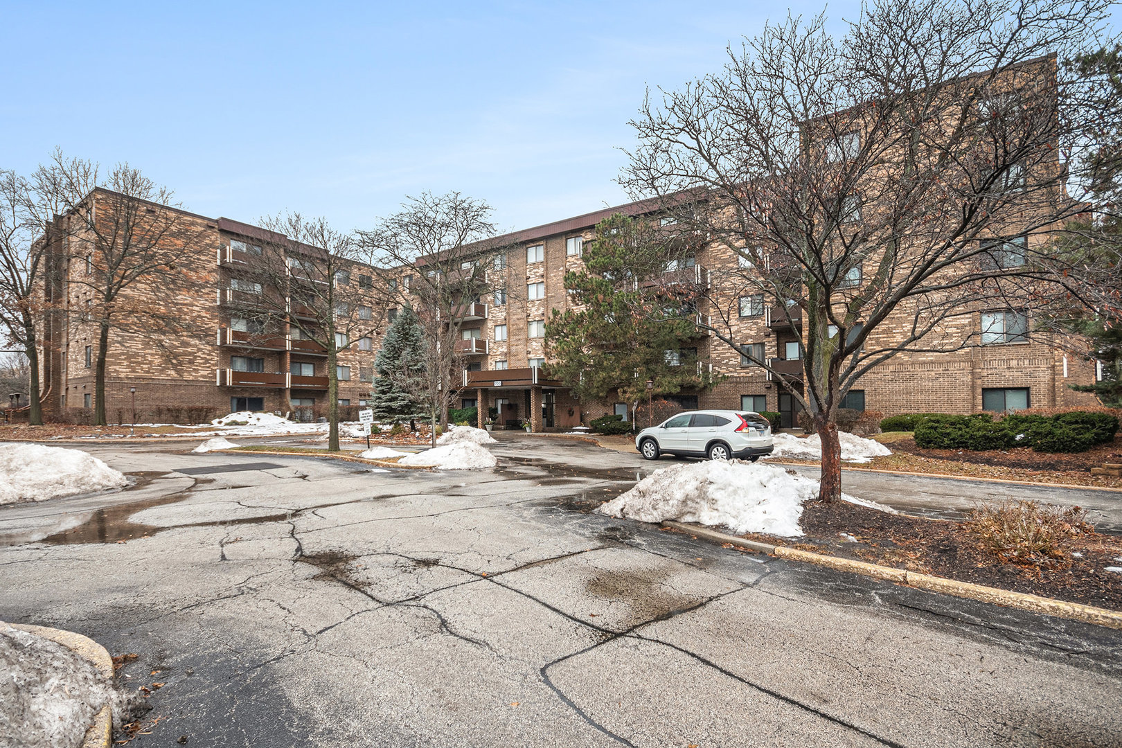700 Wellington Avenue Unit: 207